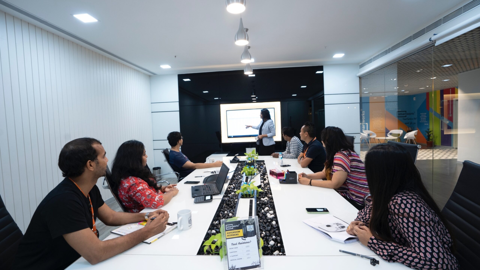 smartworks-coworking-Uz8THWPXwhI-unsplash-scaled