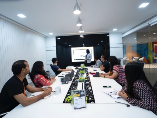 smartworks-coworking-Uz8THWPXwhI-unsplash-scaled
